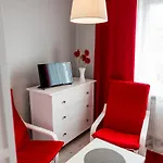 Grey House بيت شباب
