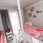 Grey House بيت شباب