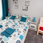 Grey House بيت شباب *