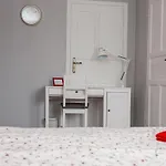 Grey House بيت شباب *