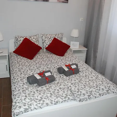 Grey House بيت شباب فروتسواف