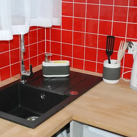 بيت شباب Grey House