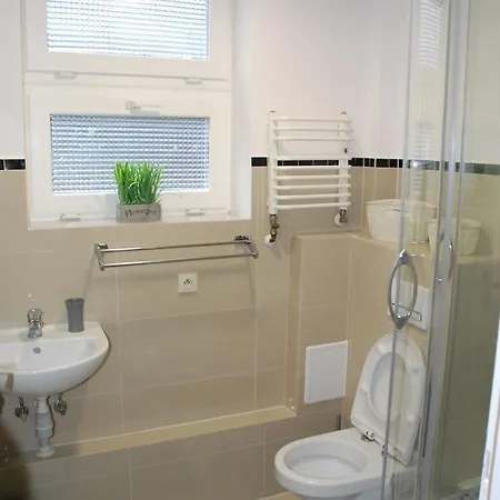 Grey House بيت شباب