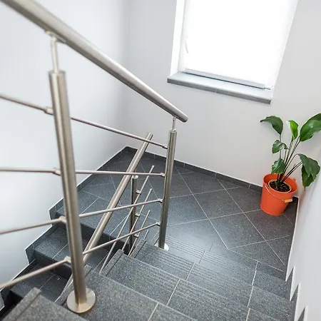 Grey House * Breslau