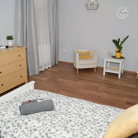 Grey House Hostel *