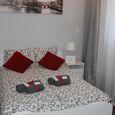 Grey House אכסניה