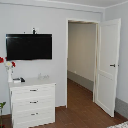 אכסניה Grey House *